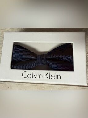 Calvin Klein Men's Blue Ribbed Bow Tie